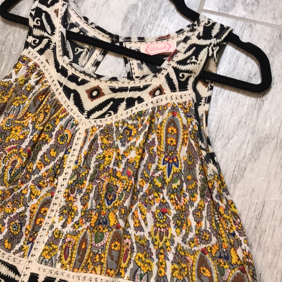 Sleeveless Aztec like flare blouse from Nashville - Picture 2 of 7